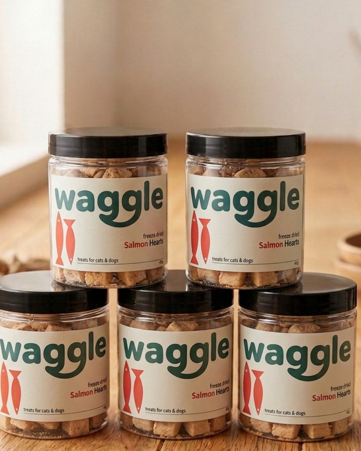Waggle Freeze Dried Salmon Hearts Treats Cats & Dogs